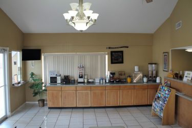 Breakfast Area-Continental Inn & Suites Nacogdoches