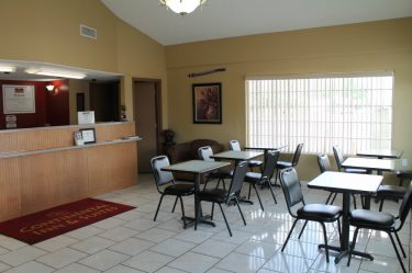Breakfast Seating Area-Continental Inn & Suites Nacogdoches